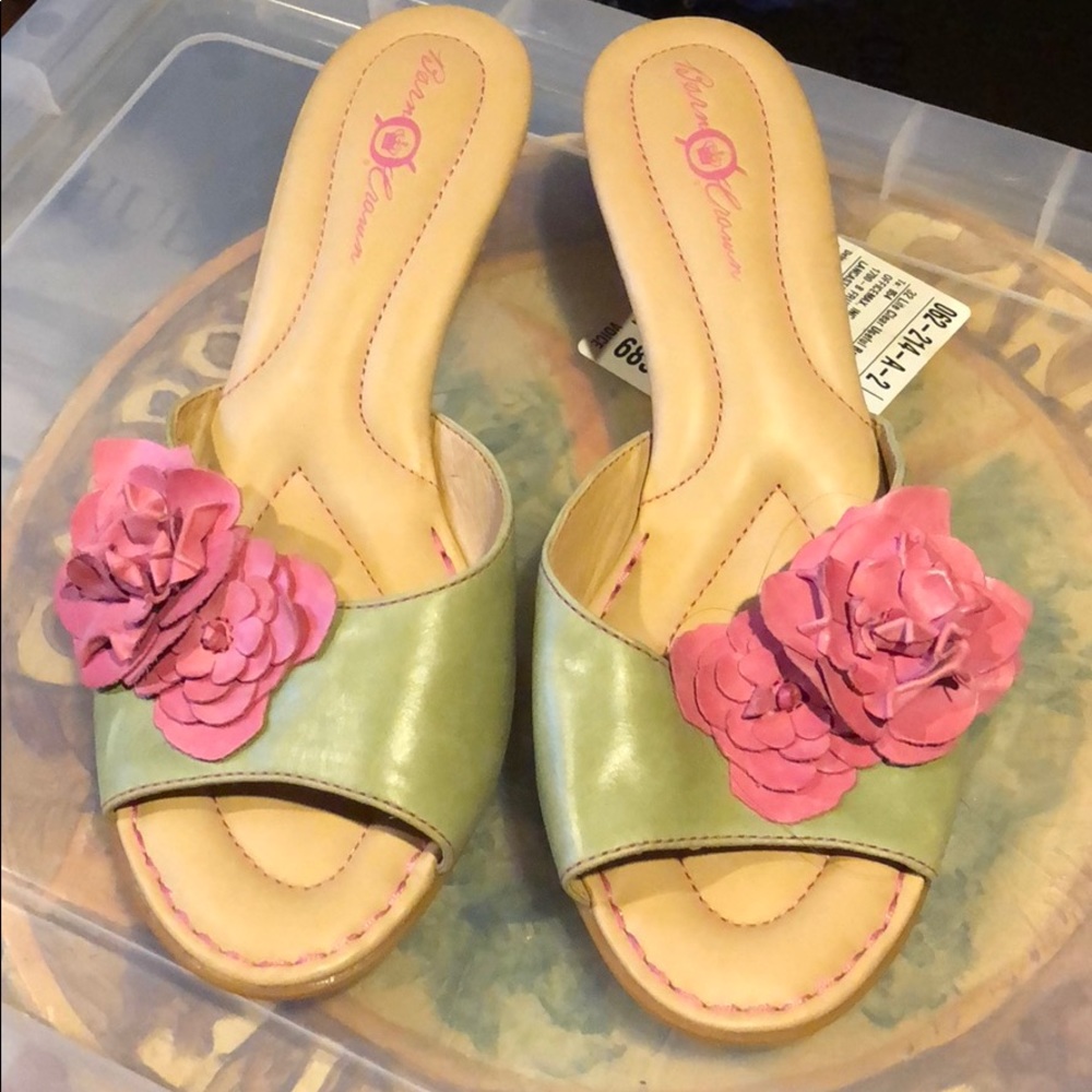 Born sandals